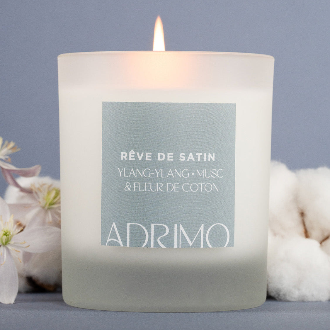 Bougie parfumée naturelle Rêve de Satin 30 cl, parfum Fleur de Coton et Ylang-Ylang, 100 % naturelle et non toxique, fabriquée en France pour un intérieur sain et parfumé.